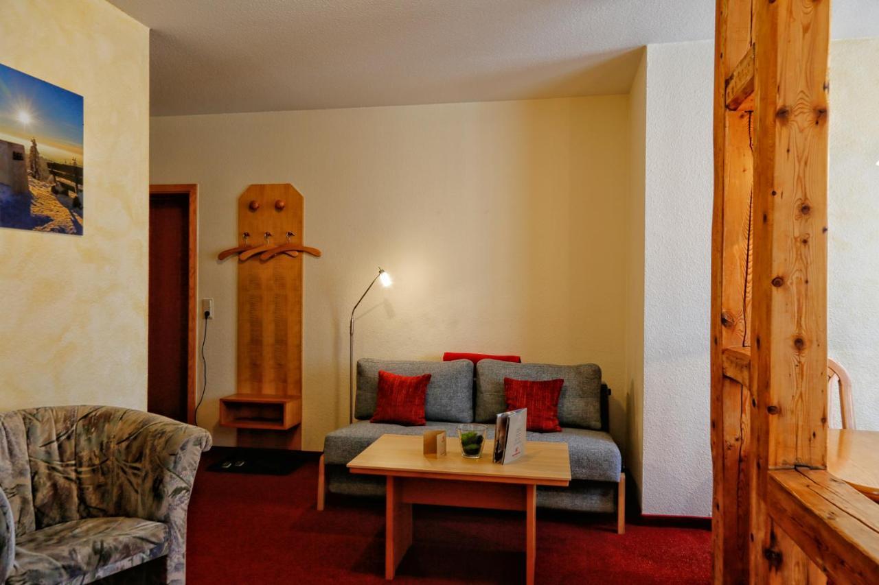 Konsum Gaestehaus Quisisana - Oberhof Оберхоф Екстериор снимка