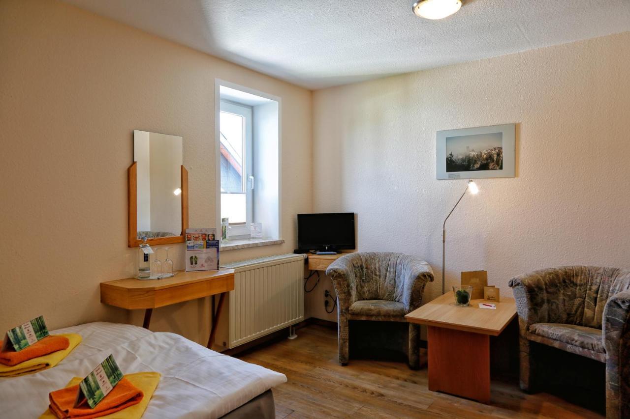 Konsum Gaestehaus Quisisana - Oberhof Оберхоф Екстериор снимка
