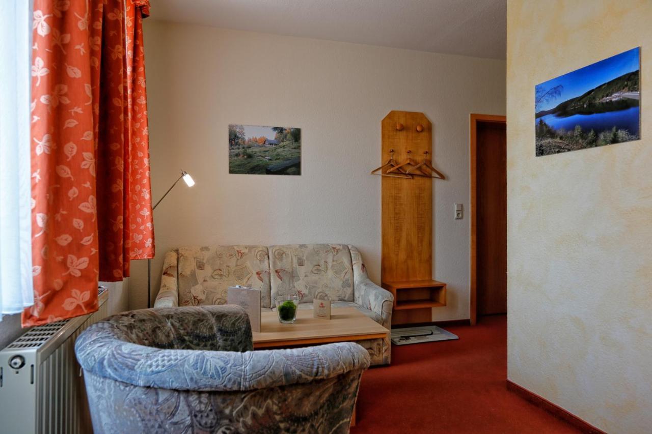 Konsum Gaestehaus Quisisana - Oberhof Оберхоф Екстериор снимка