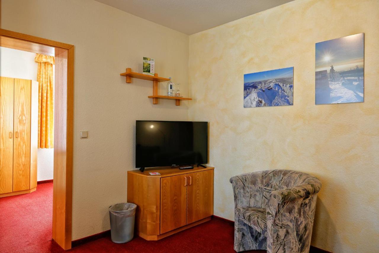 Konsum Gaestehaus Quisisana - Oberhof Оберхоф Екстериор снимка